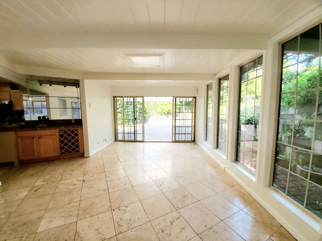 2745 Summit living room