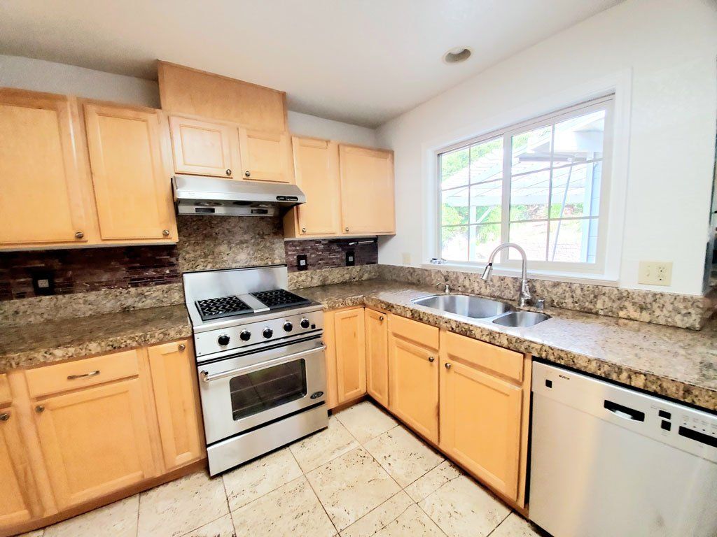 2745 Summit kitchen
