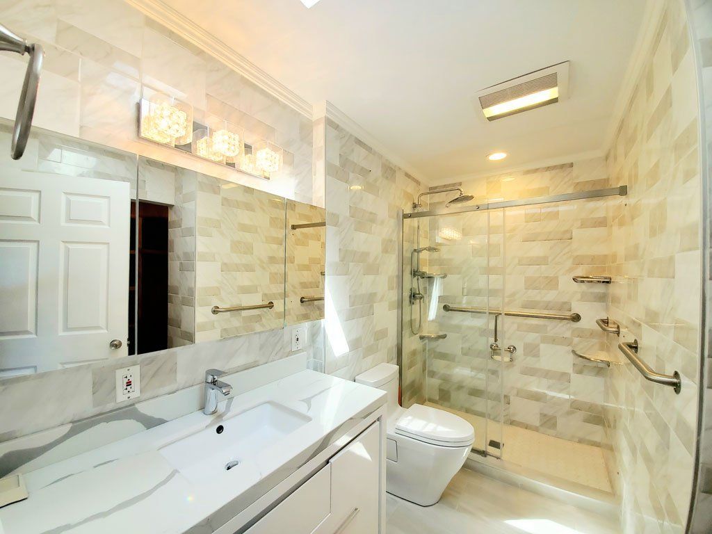 819 N Humboldt bathroom