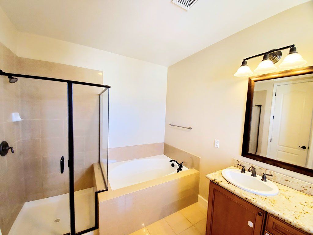 206 Demi combined bathroom