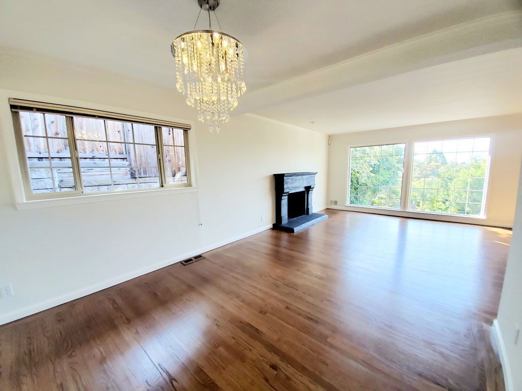 2745 Summit living room