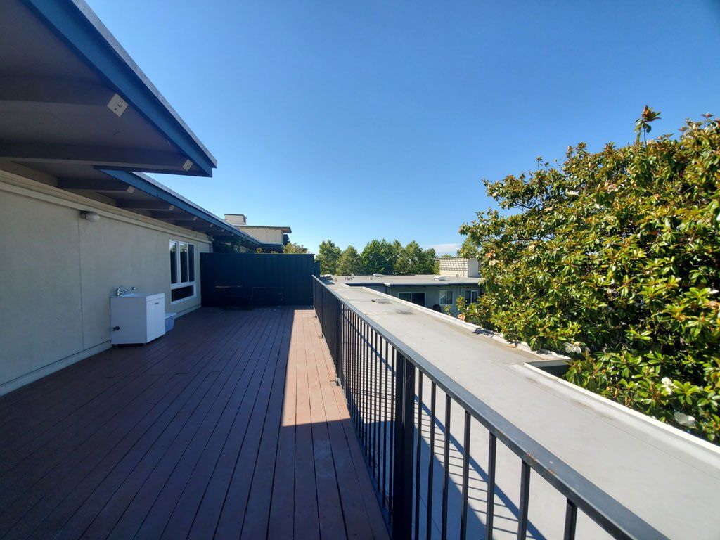 819 N Humboldt balcony