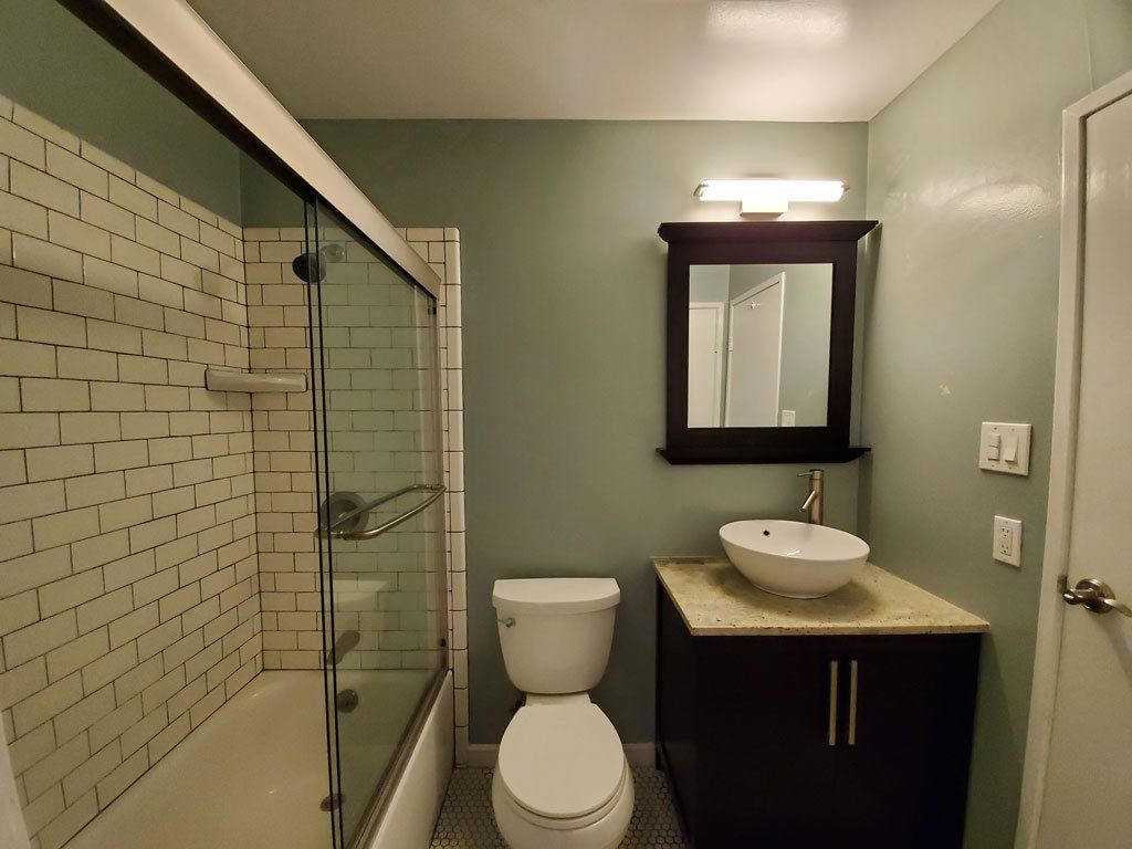 930 Peninsula San Mateo, Studio apartment, bathroom