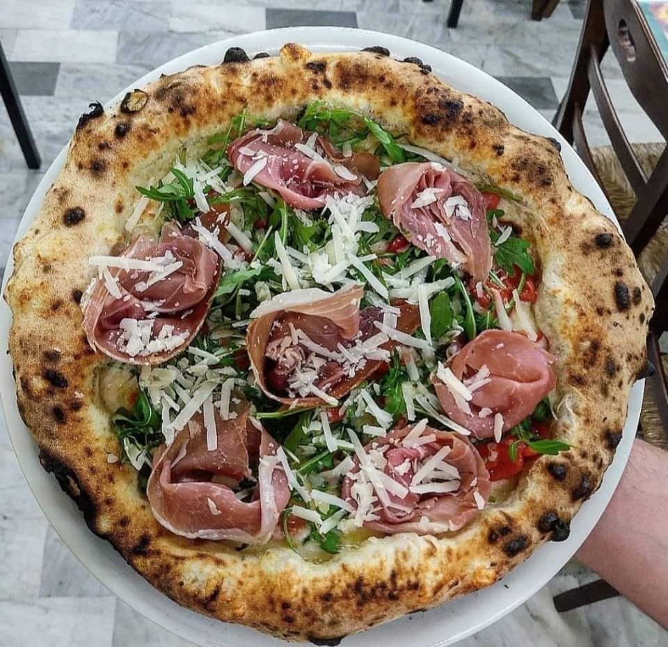 pizza con speck e rucola