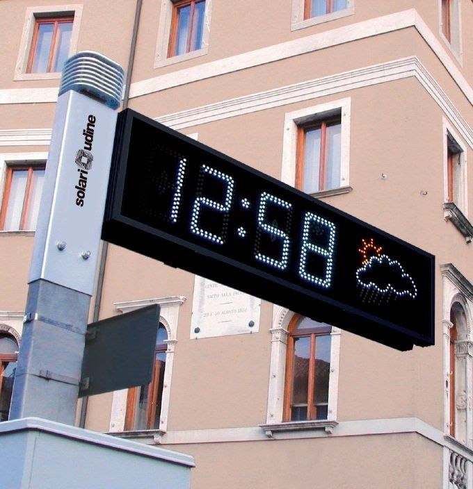 Orologio LED esterno con indicazione della temperatura