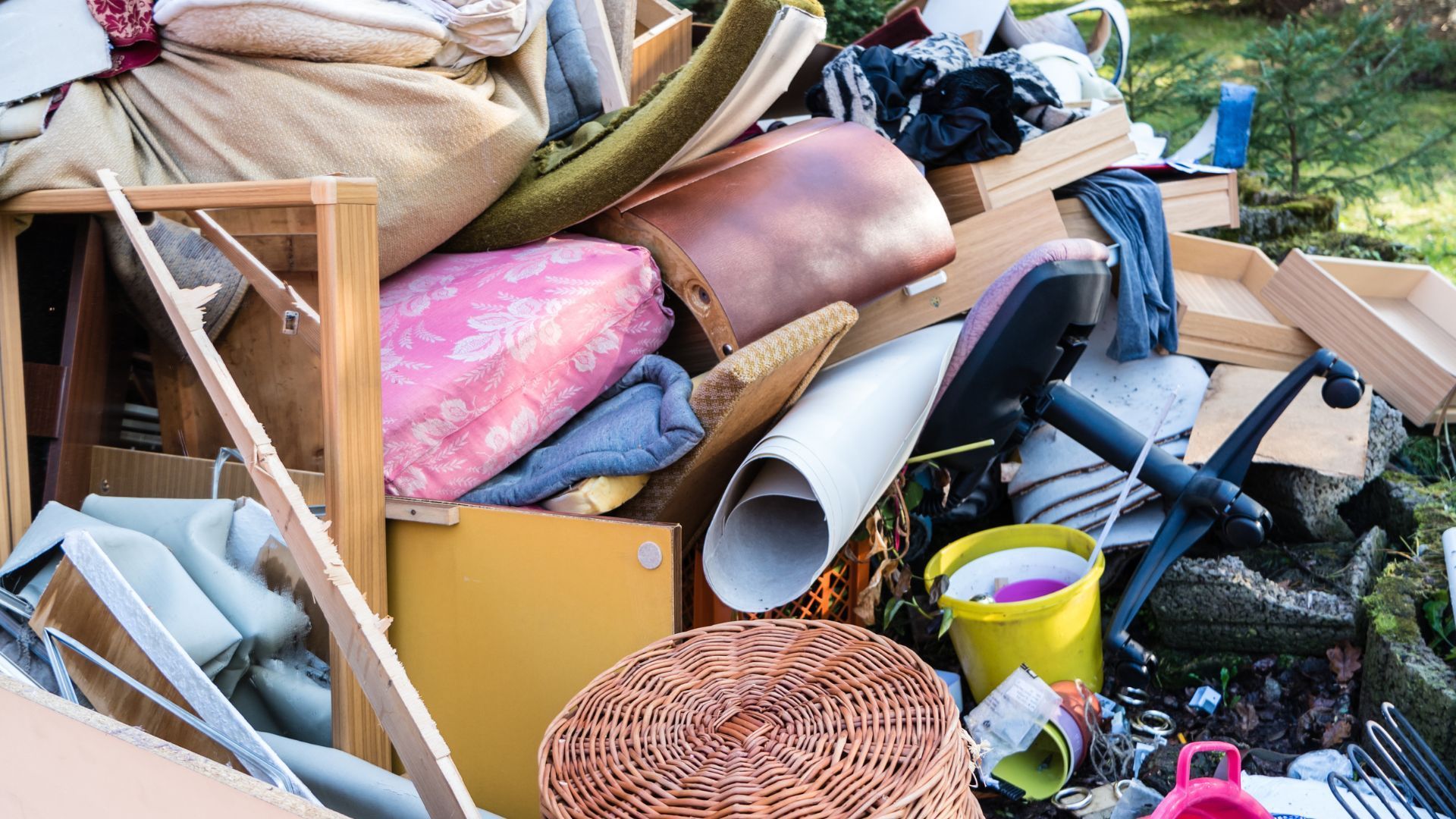 The Benefits of Regular Estate Cleanouts