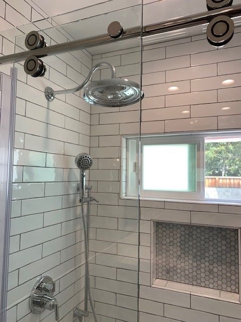 White Shower Room - Reseda, CA - Tampa Glass Inc