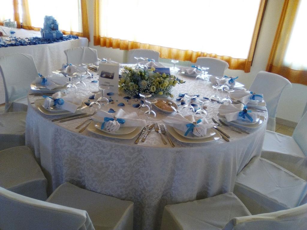 Tavola apparecchiata per eventi