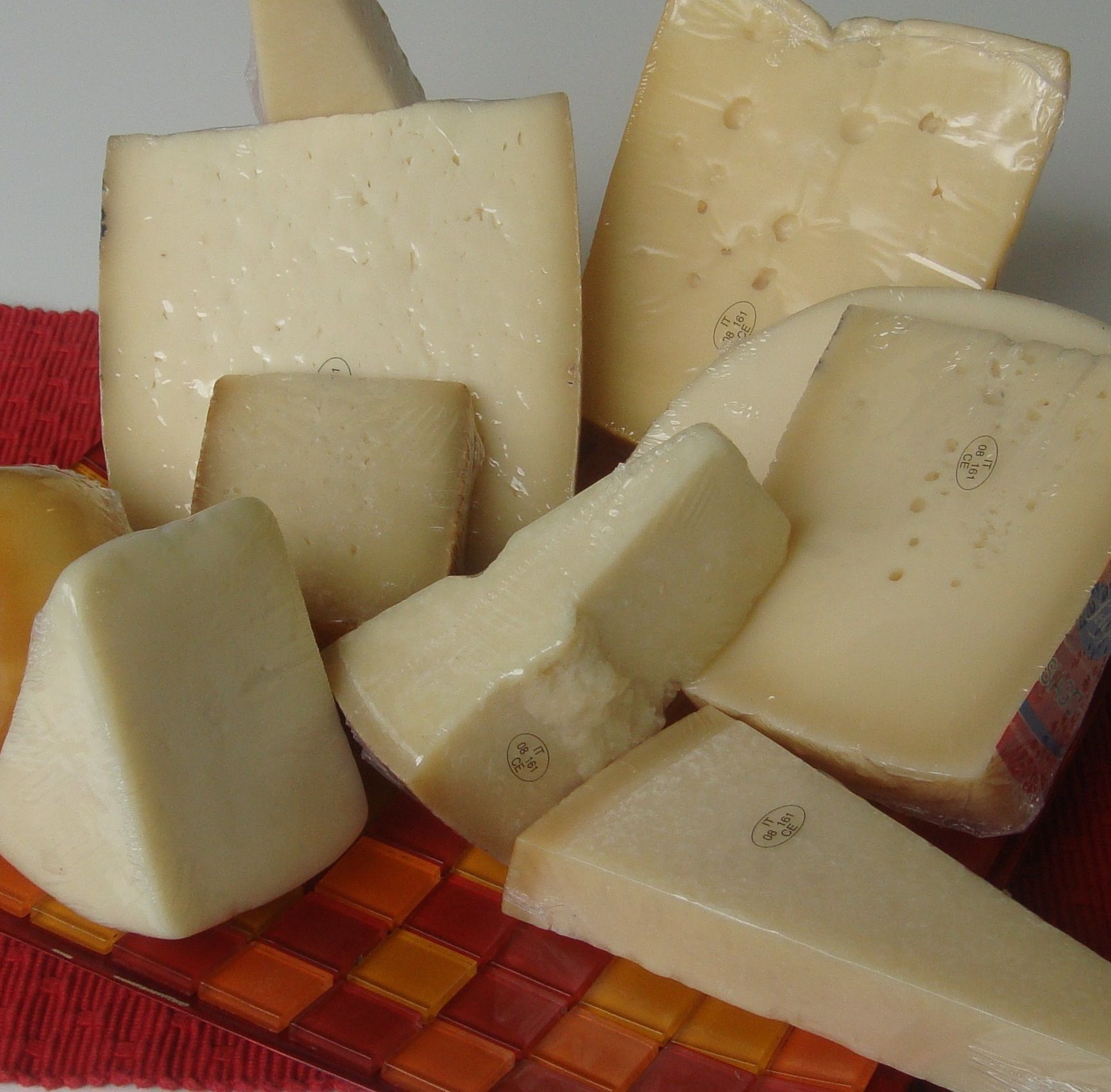 confezionamento formaggi, porzionatura formaggi, lavorazione formaggi conto terzi