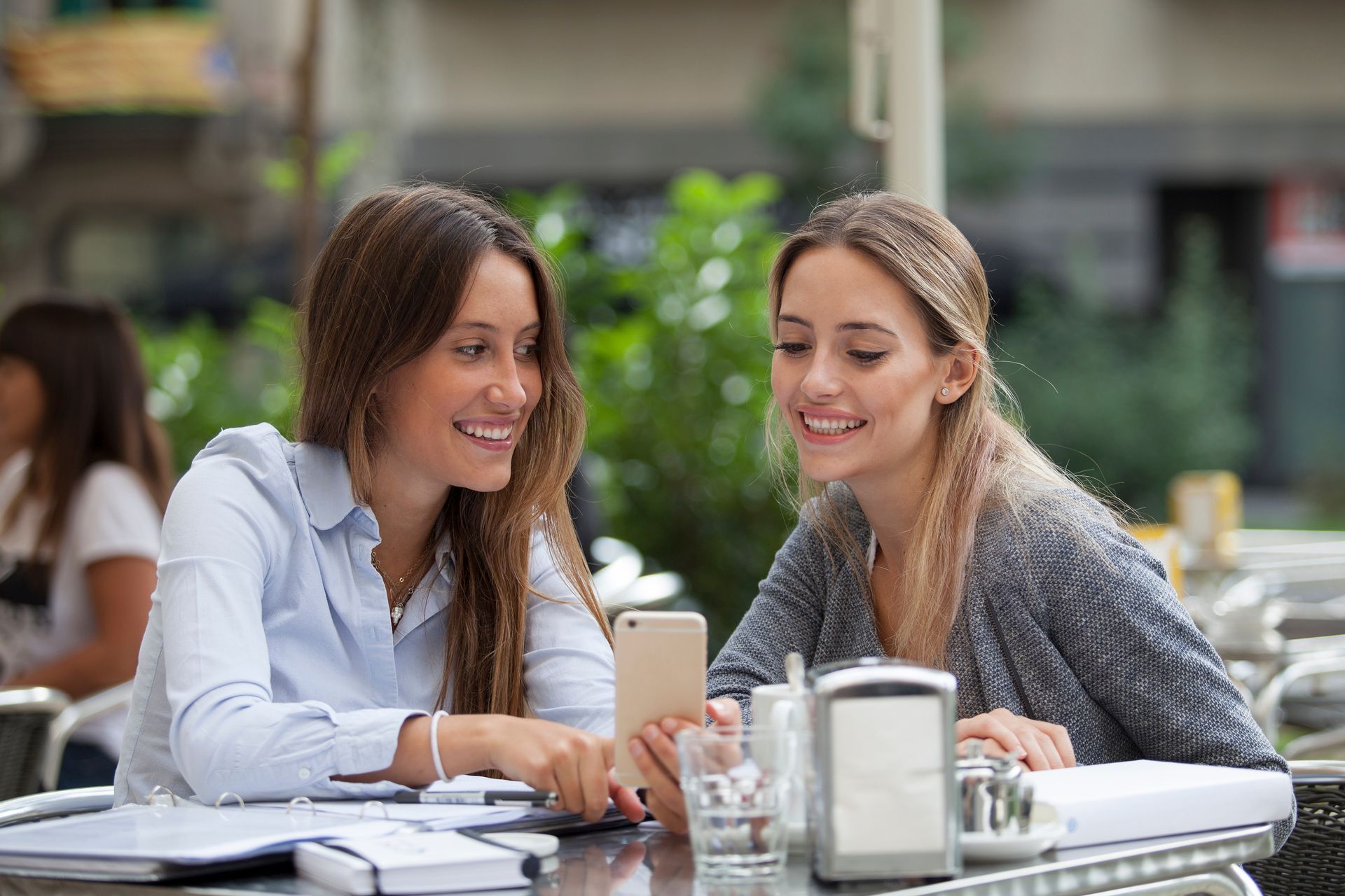 friends making a difference in someone's life