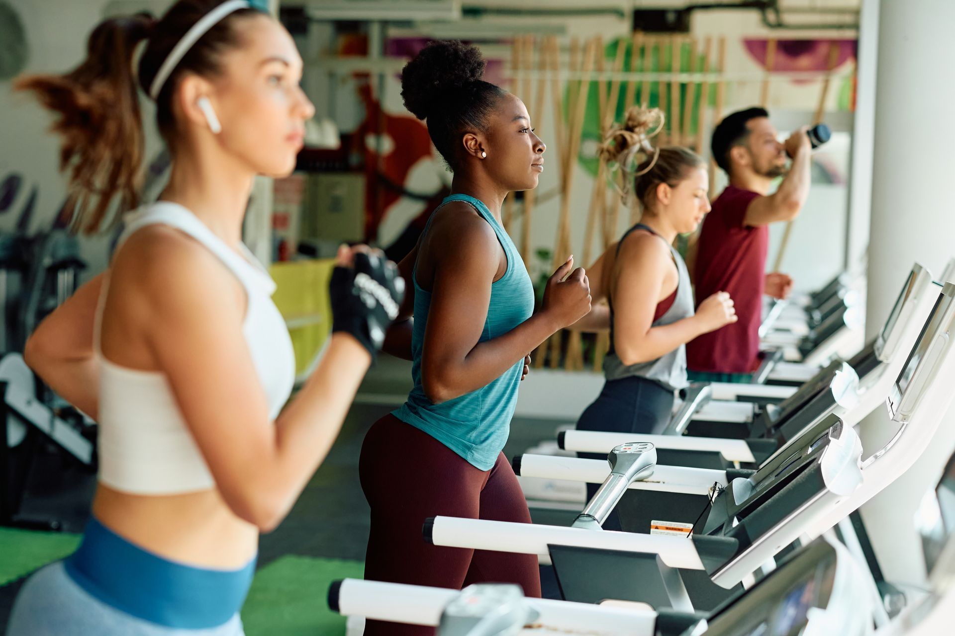 the gym group bettering themselves continually by practicing cardio