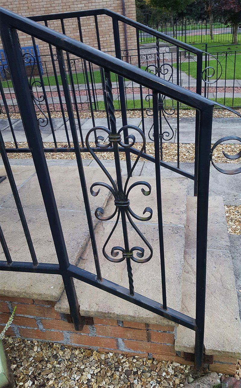 closer view of the railing