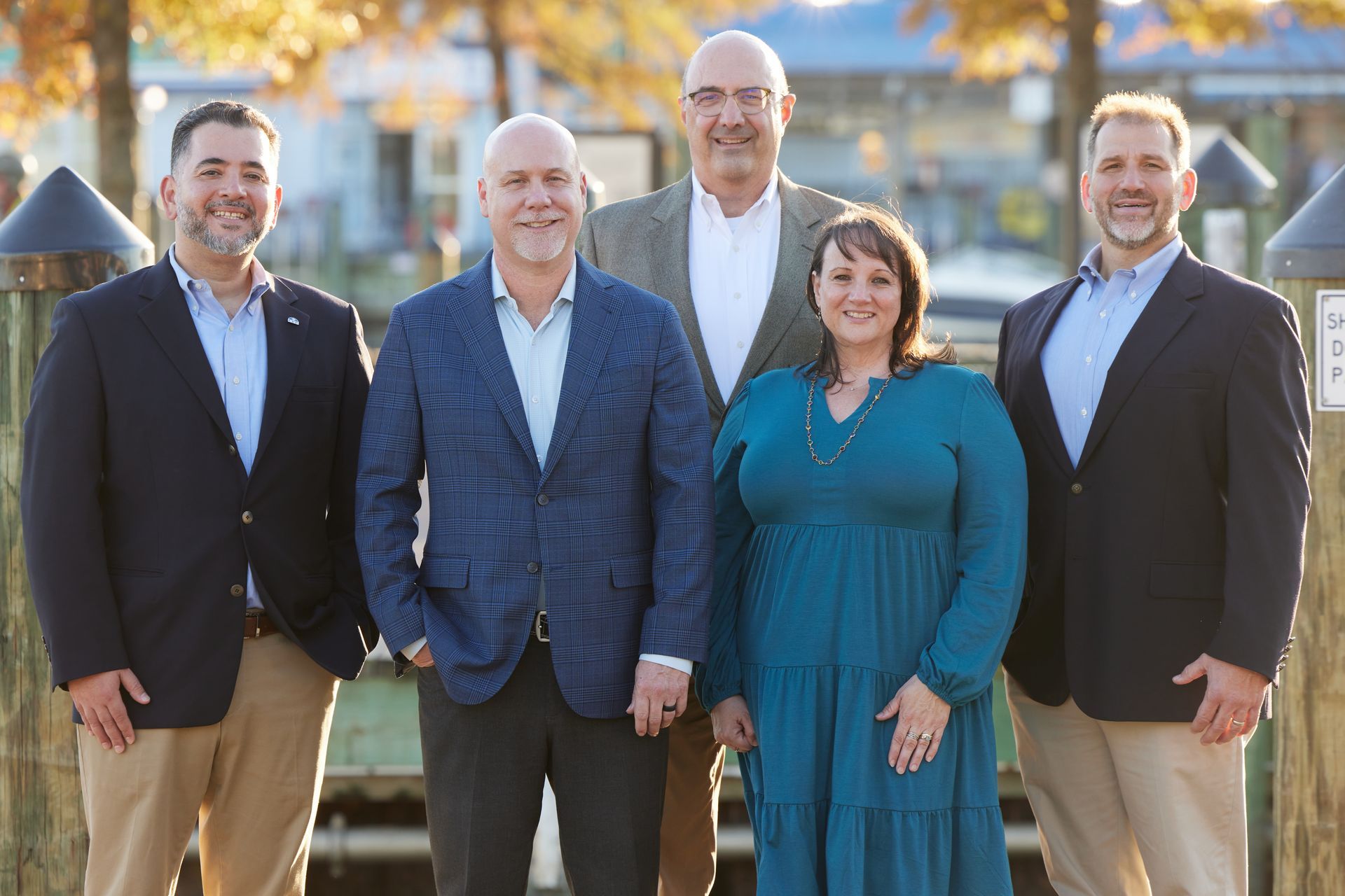 A group of people are posing for a picture together.