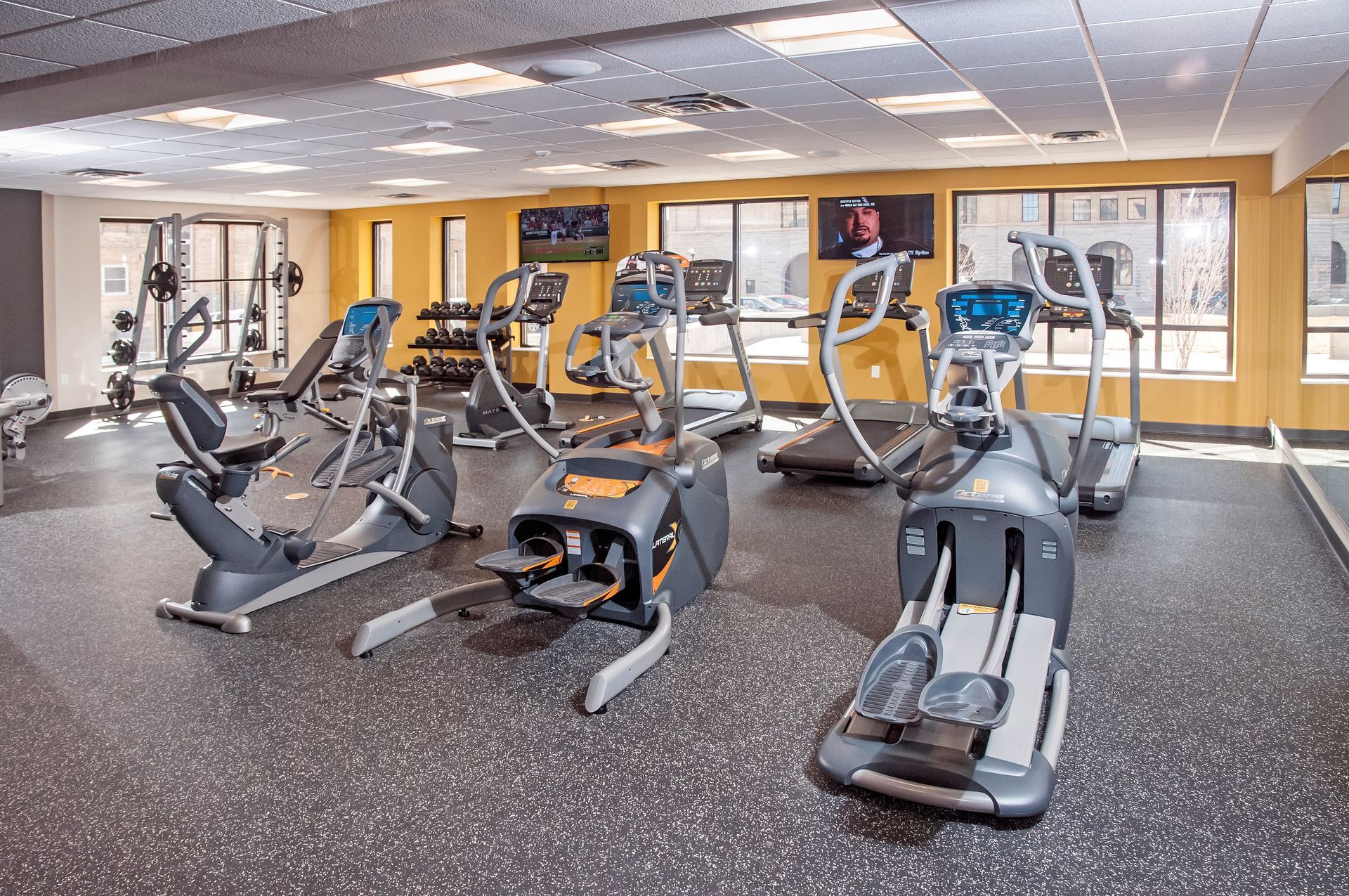 Photo of modern dining area, click here to view Amenities