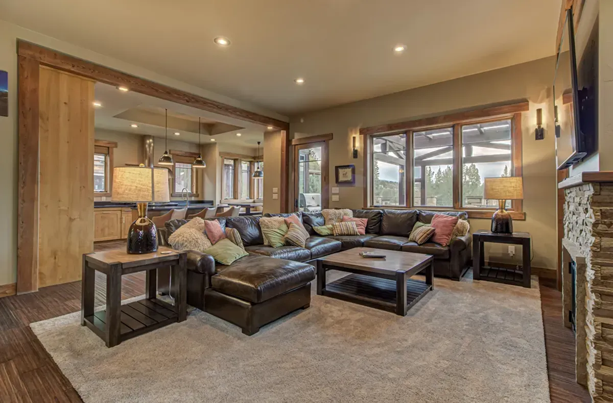 A living room filled with furniture and a fireplace.