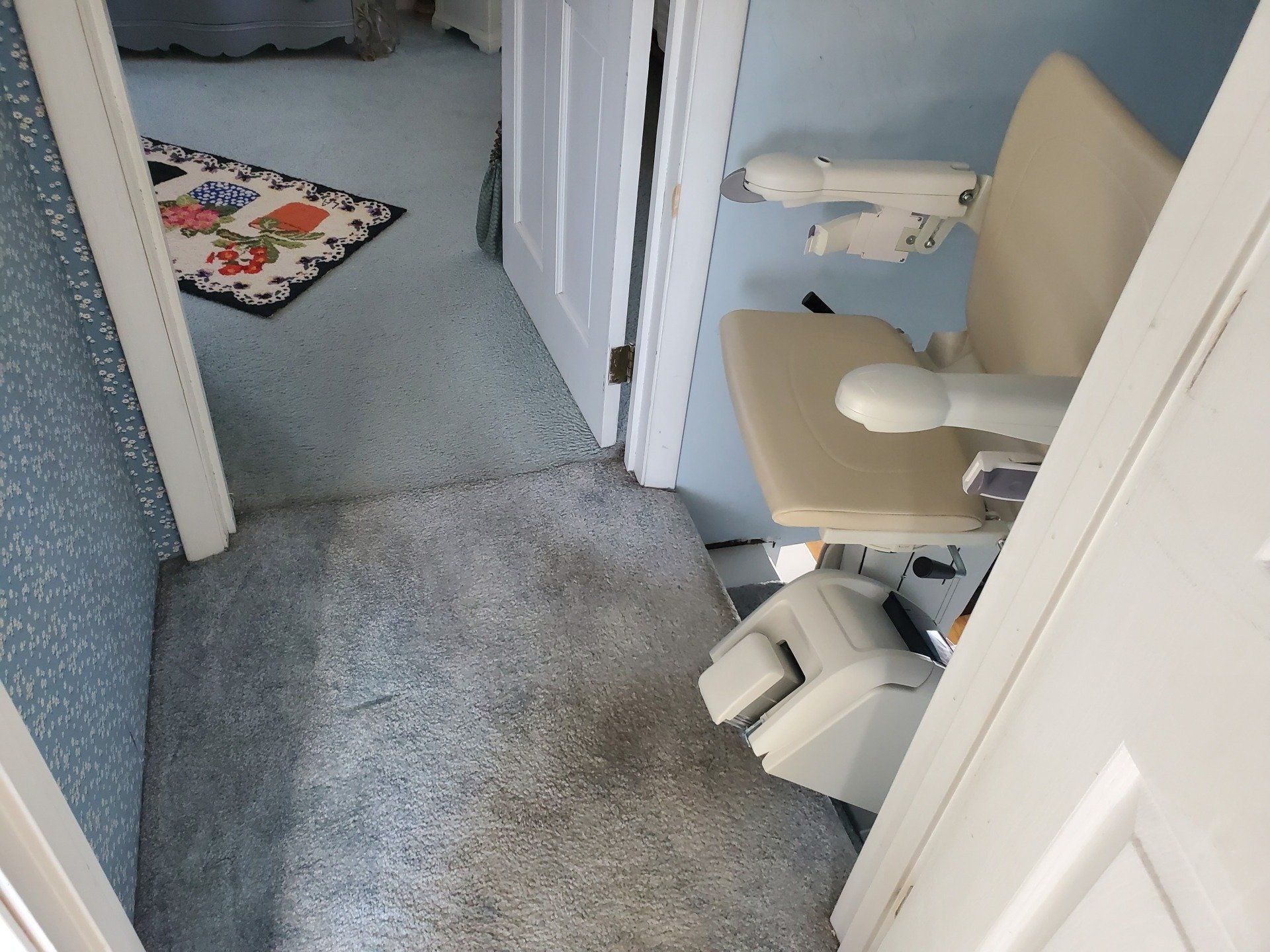 1100 chair lift - stair lift - installations