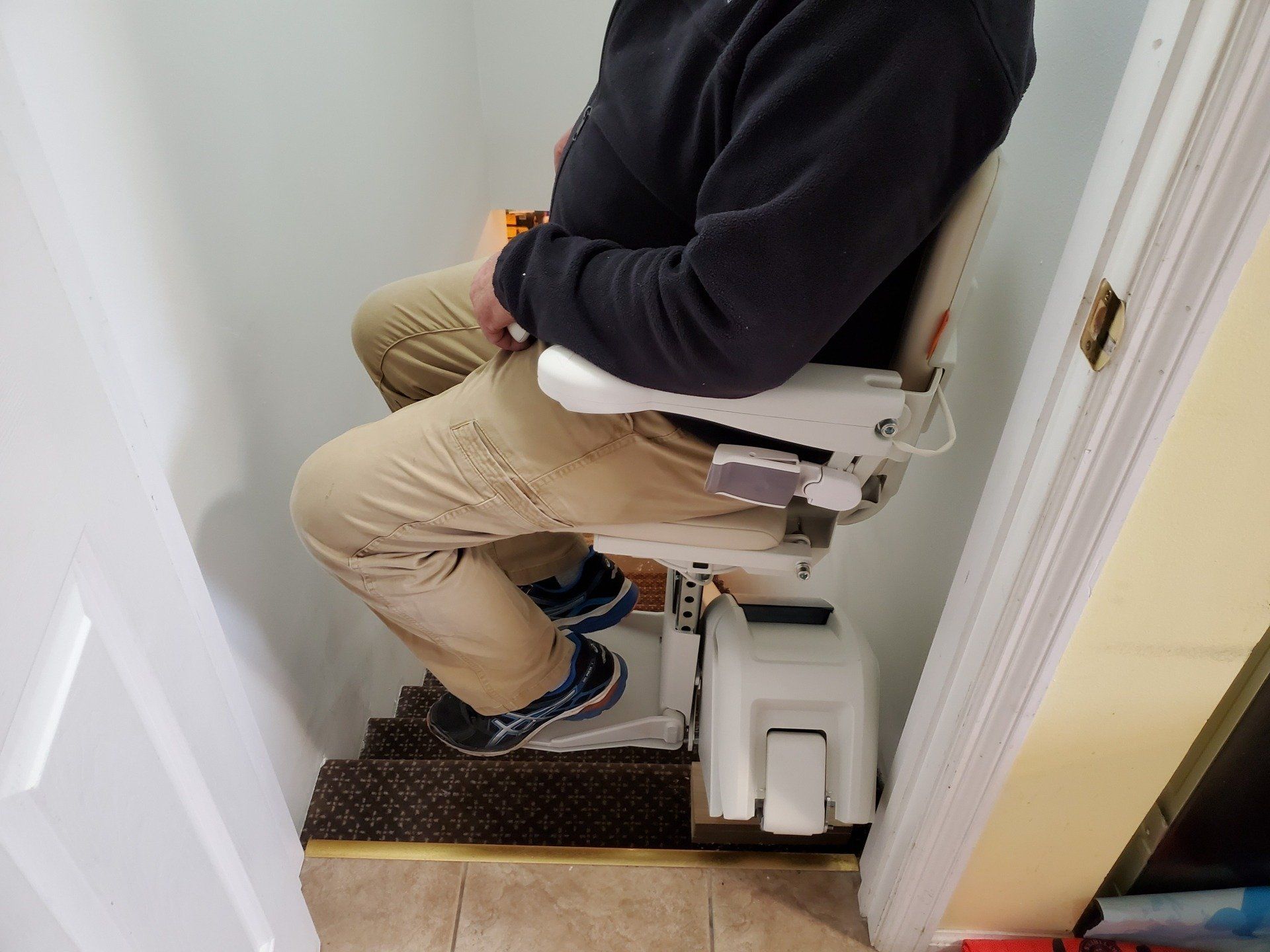 1100 chair lift - stair lift - installations