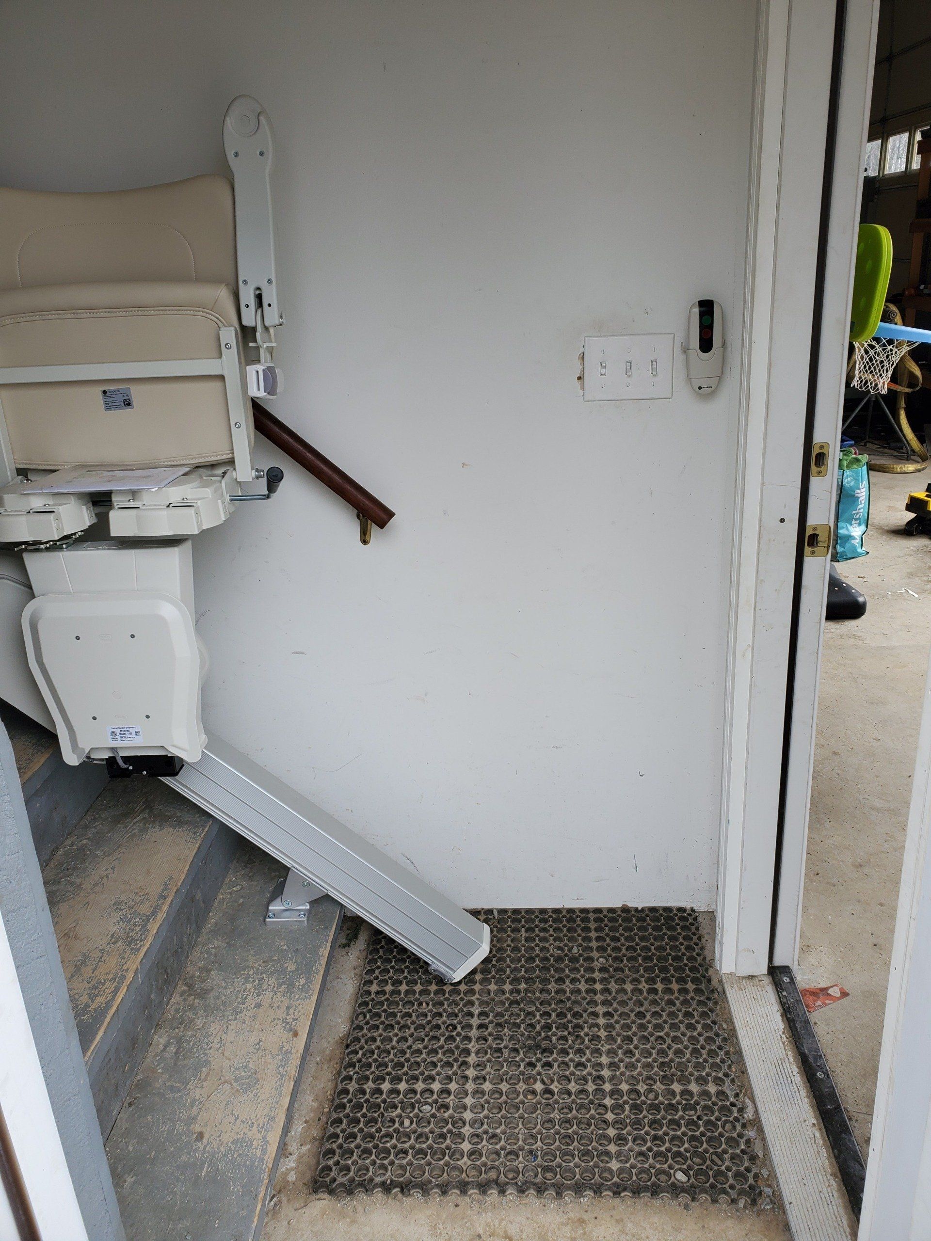 1100 chair lift - stair lift - installations