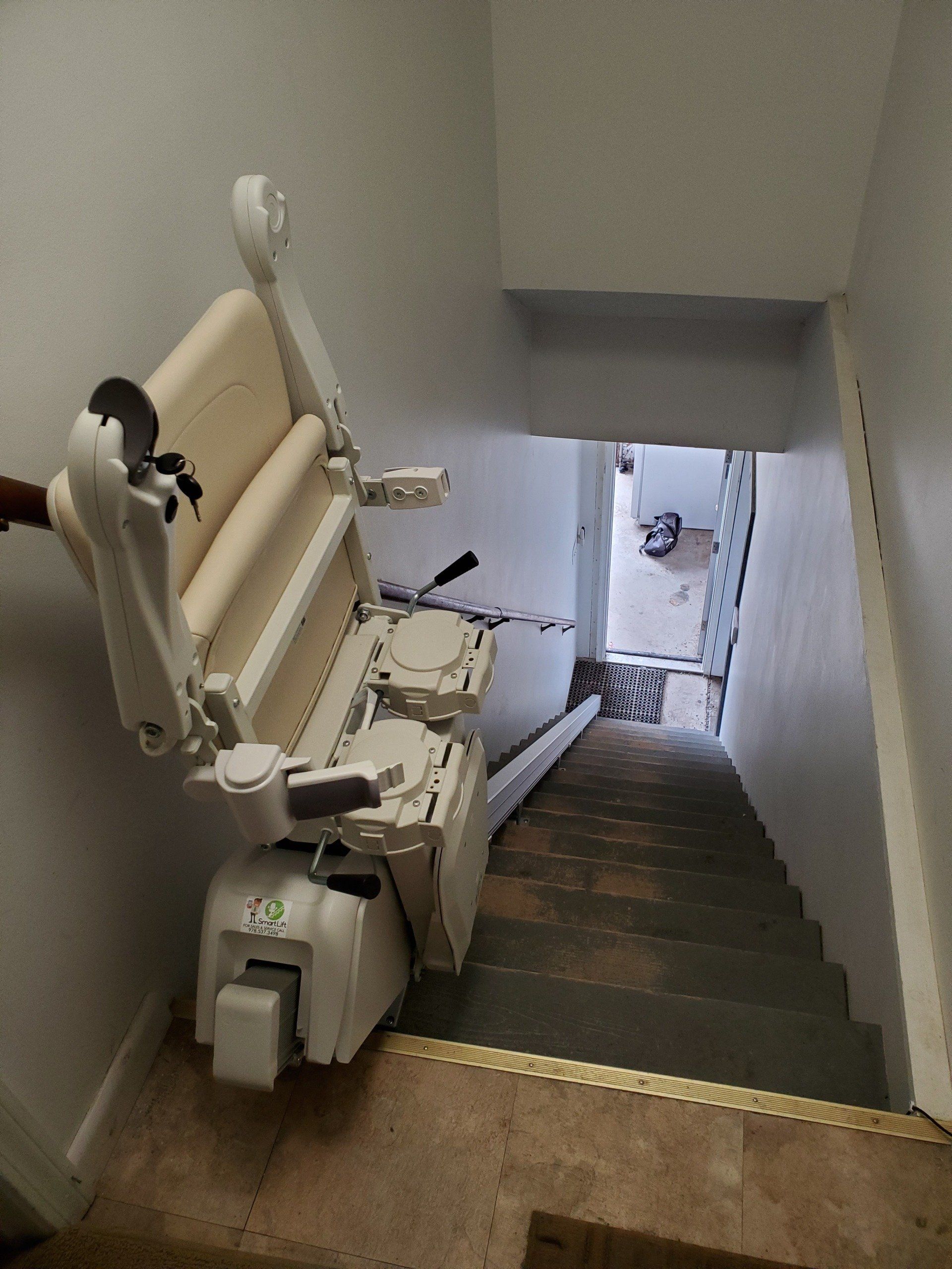 1100 chair lift - stair lift - installations