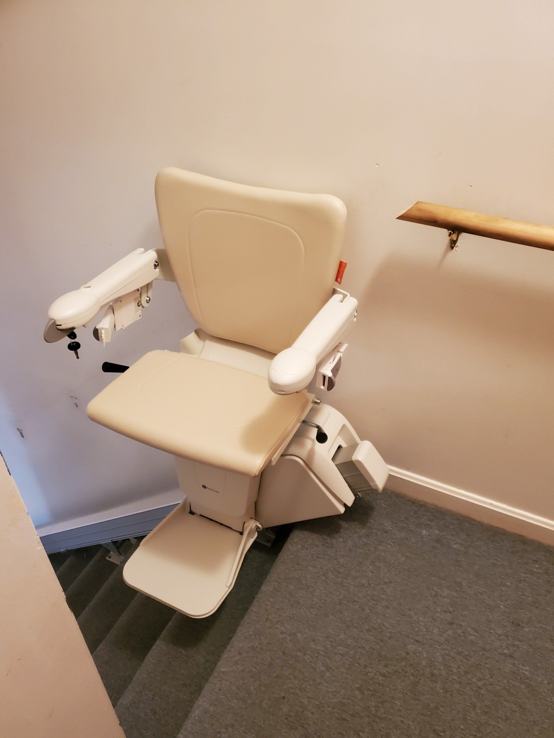 1100 chair lift - stair lift - installations