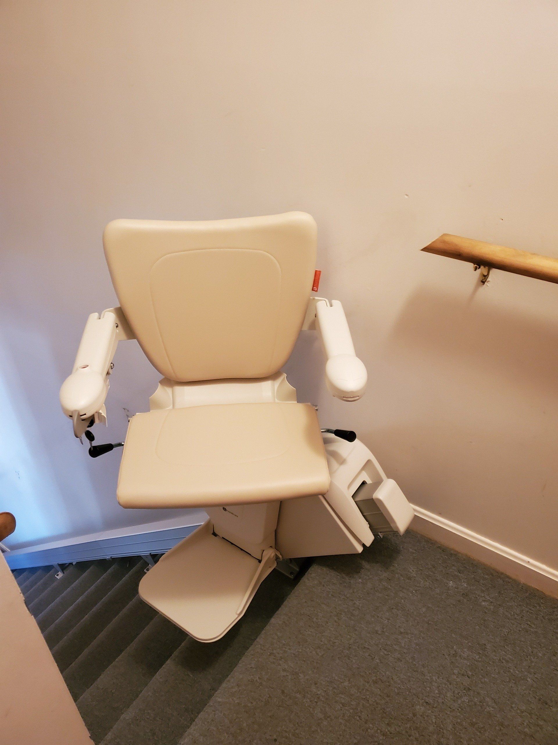 1100 chair lift - stair lift - installations