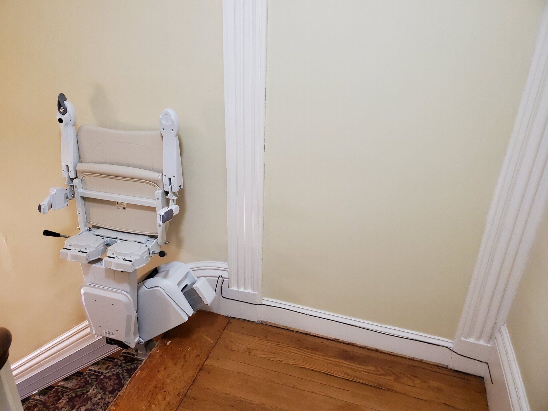 1100 chair lift - stair lift - installations