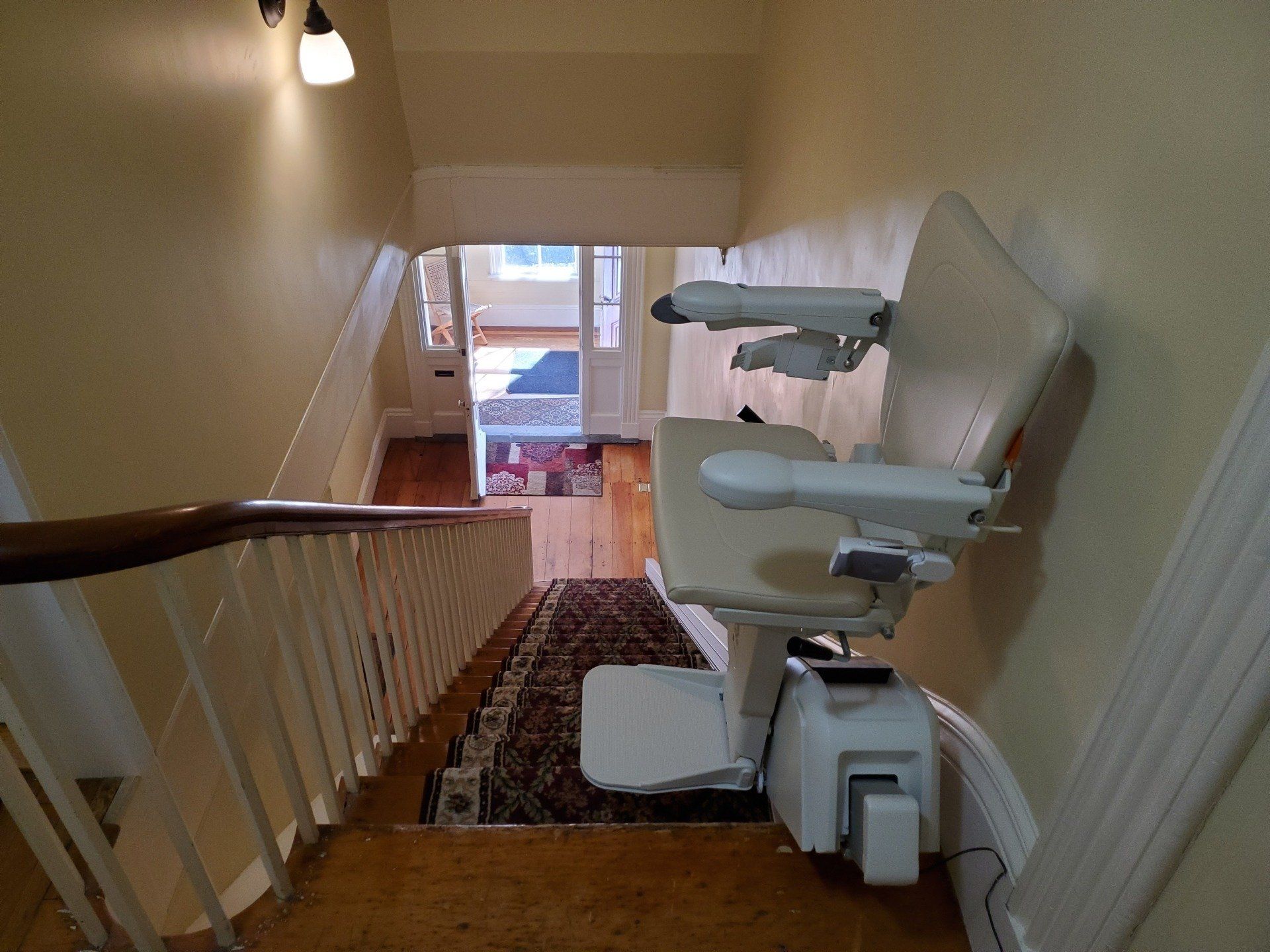 1100 chair lift - stair lift - installations