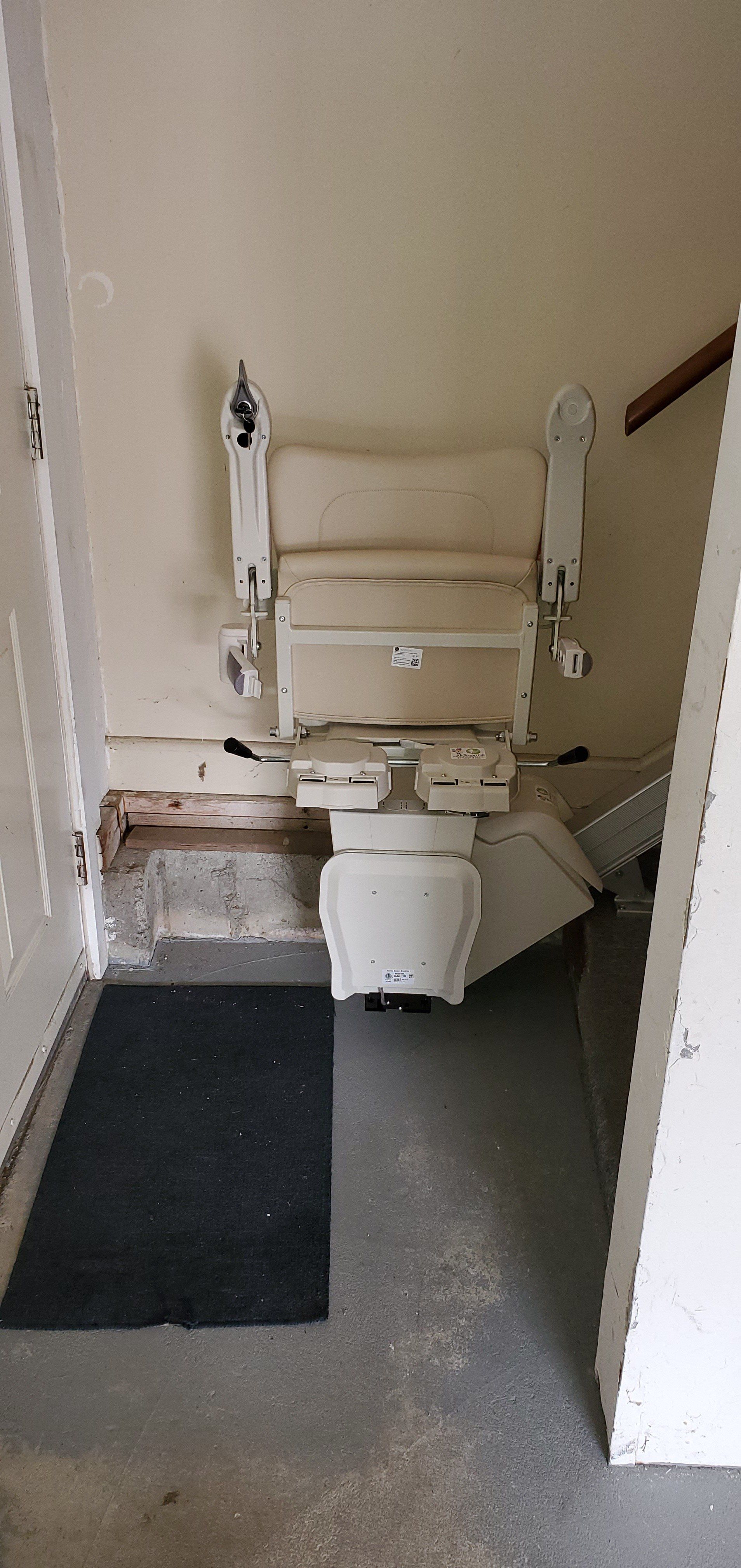 1100 chair lift - stair lift - installations