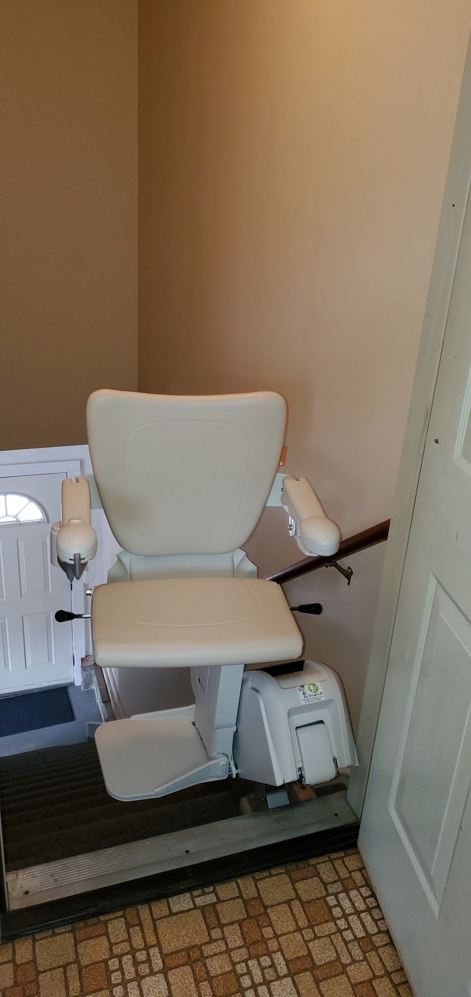 1100 chair lift - stair lift - installations