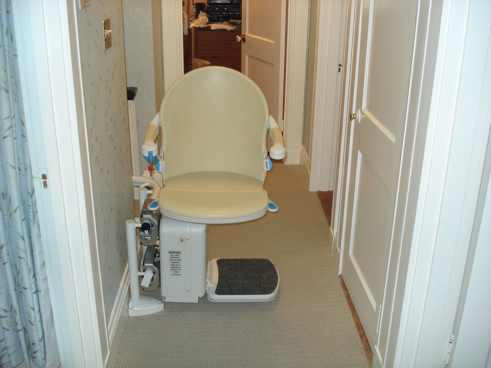 2000 stair lift - chair lift - smart lift - homecare - installs