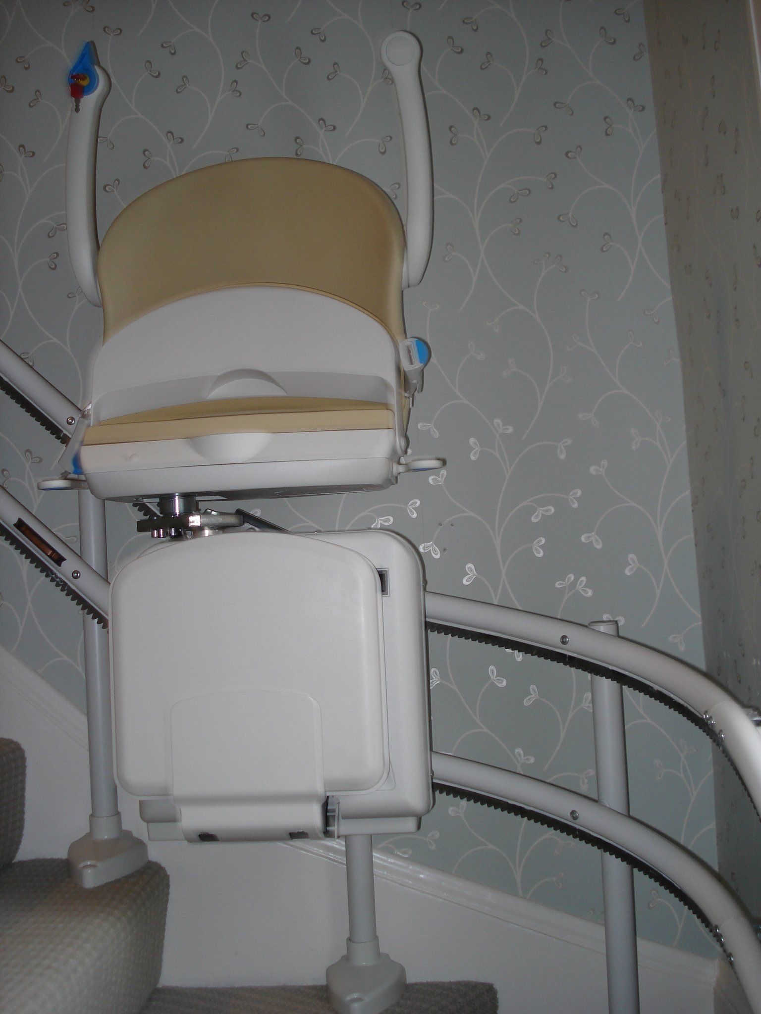 2000 stair lift - chair lift - smart lift - homecare - installs