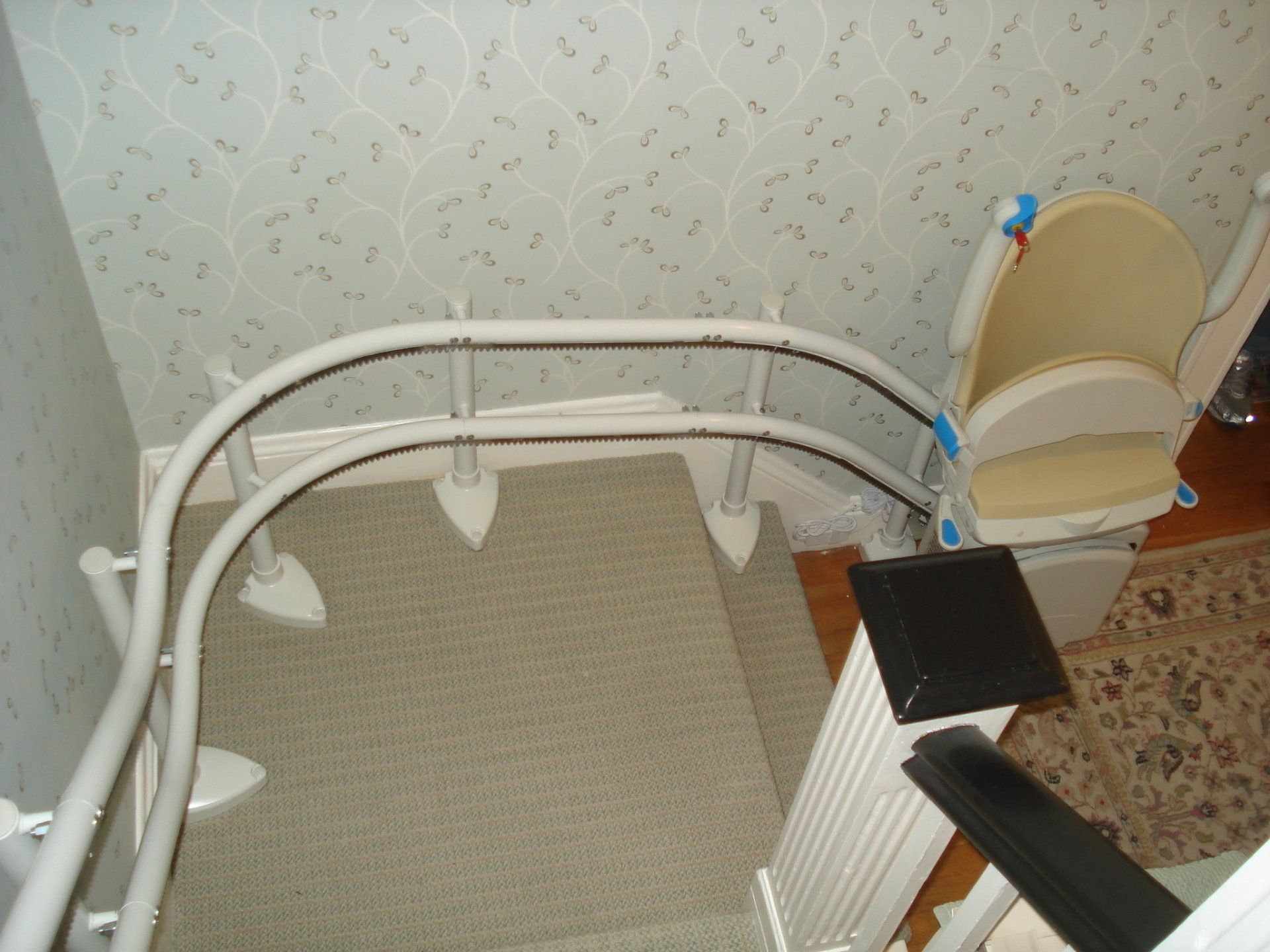 2000 stair lift - chair lift - smart lift - homecare - installs