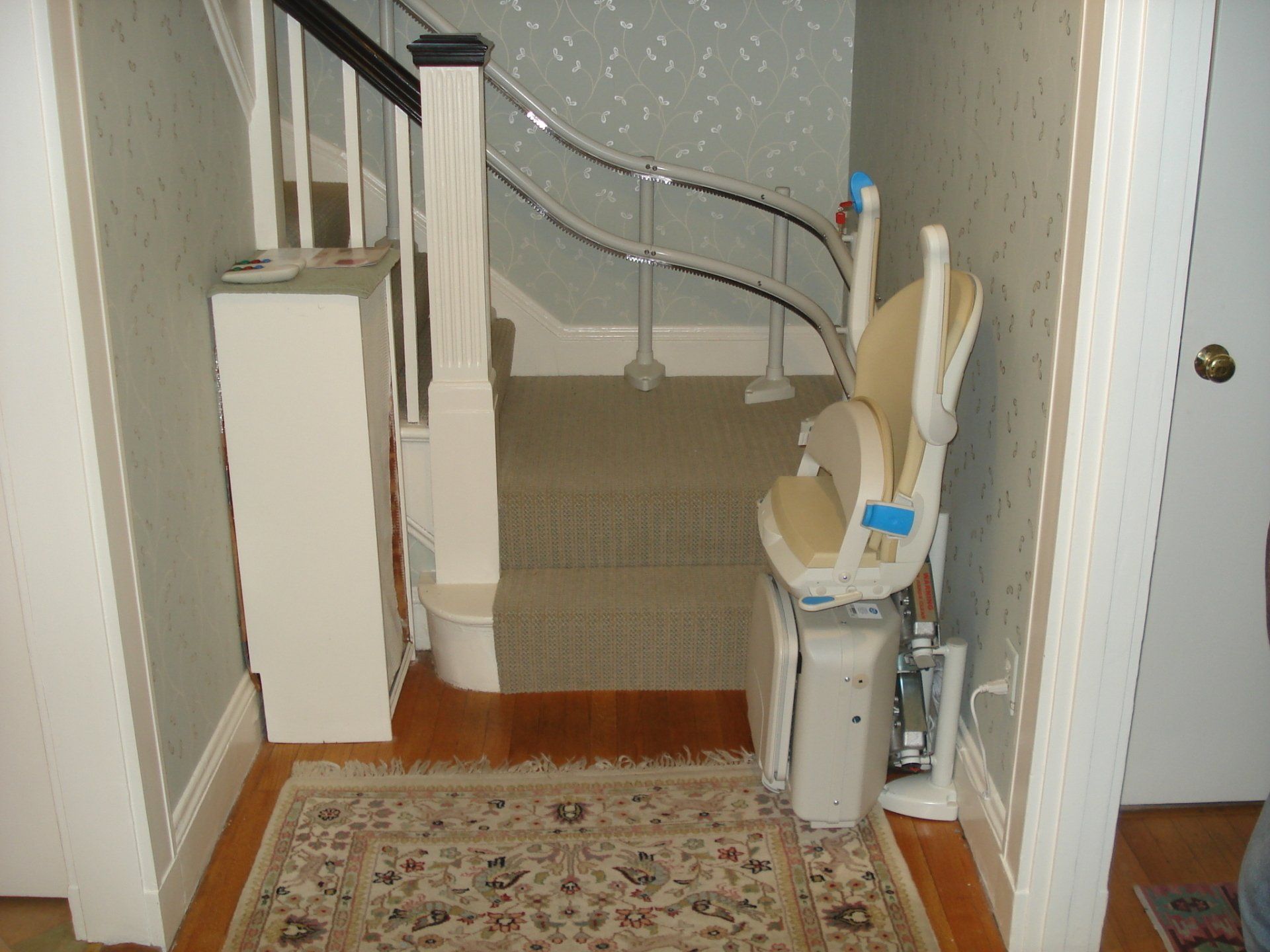 2000 stair lift - chair lift - smart lift - homecare - installs