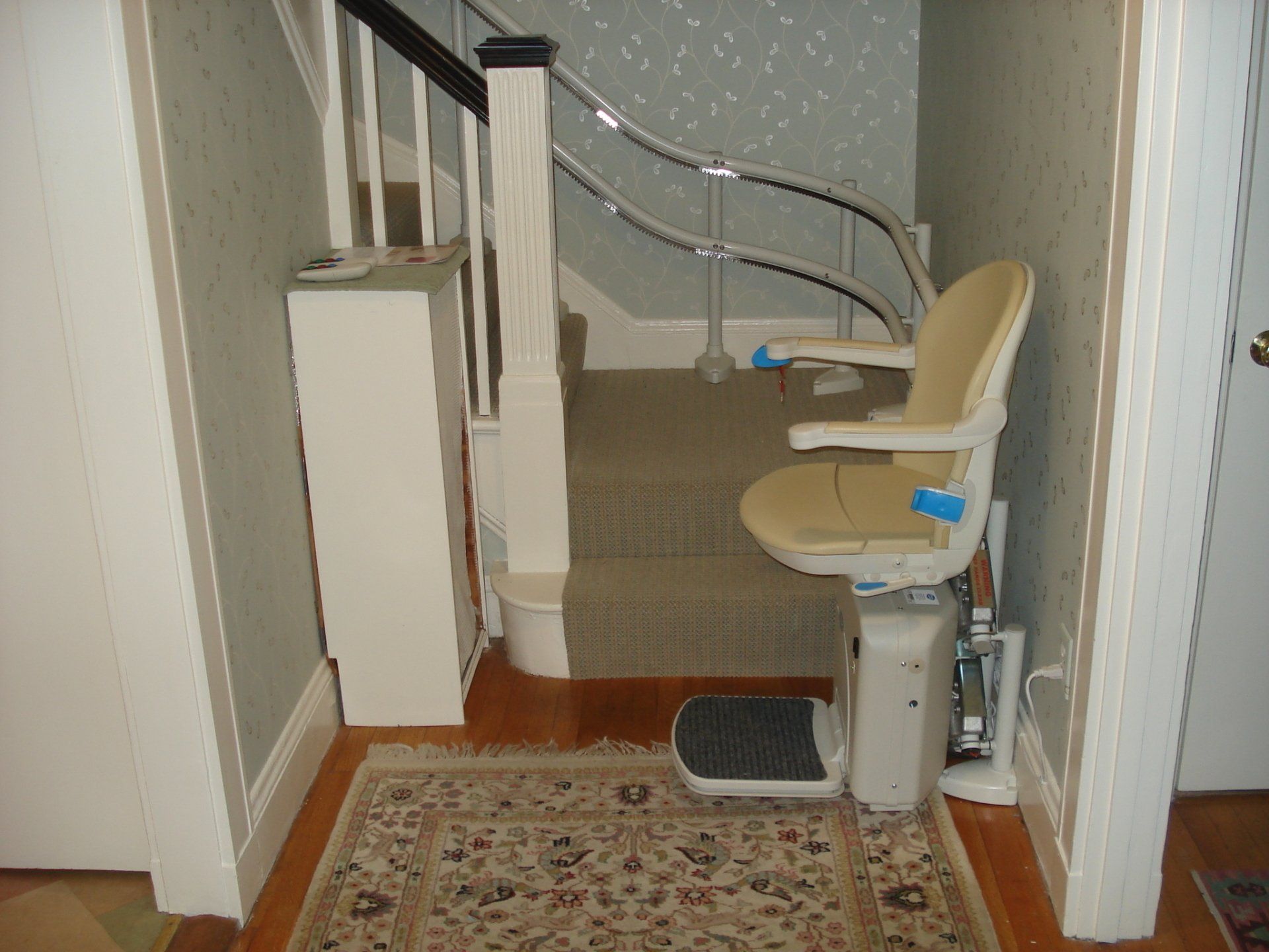 2000 stair lift - chair lift - smart lift - homecare - installs