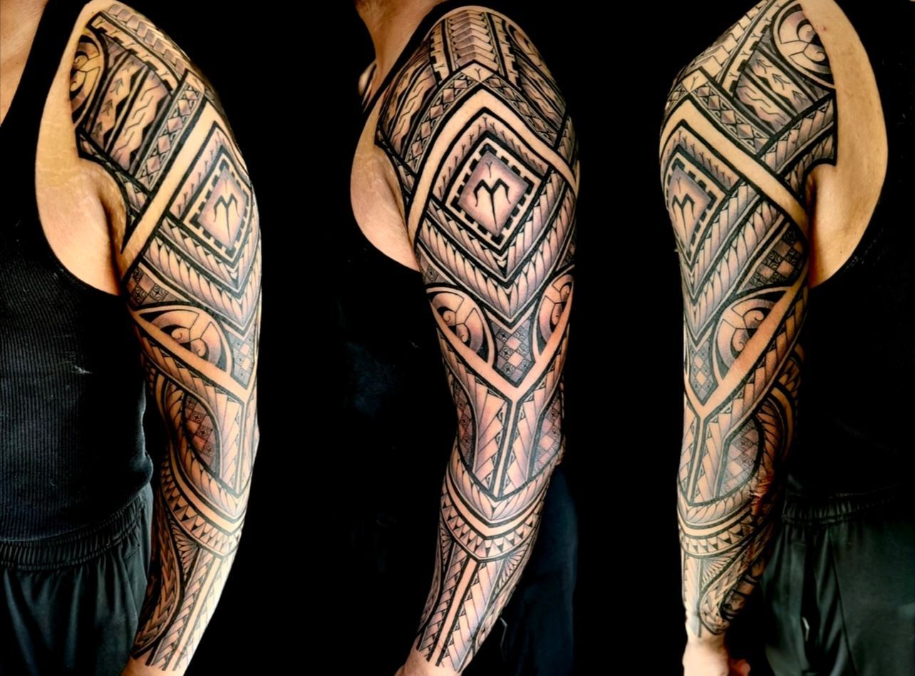 Best-polynesian-sleeve-tattoo-waikiki-tattoo-shop-walk-in-near-me