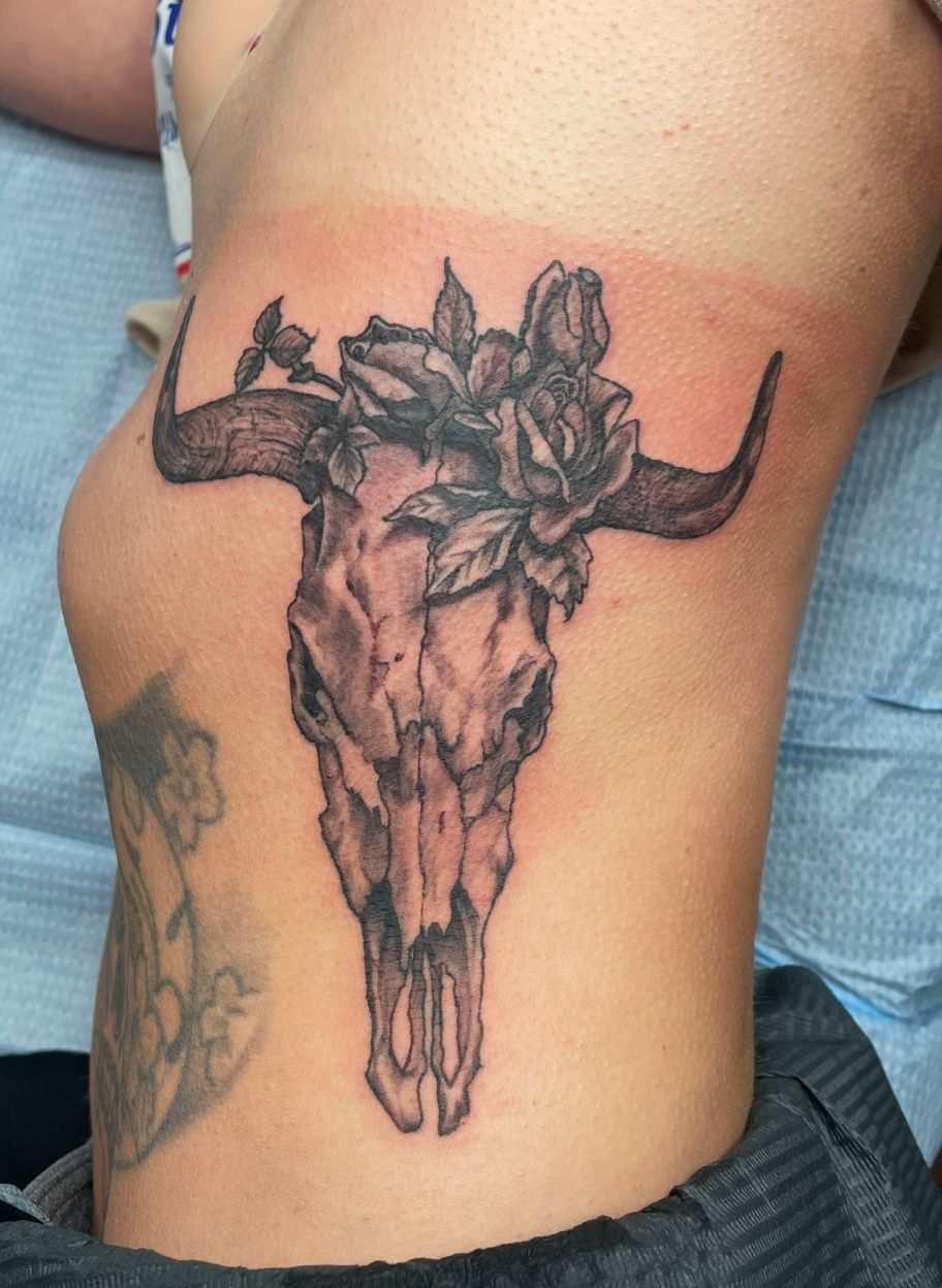 Tattoo-shop-Waikiki-near-me-Honolulu-tattoo-studio-custom-Hawaiian-Tattoo