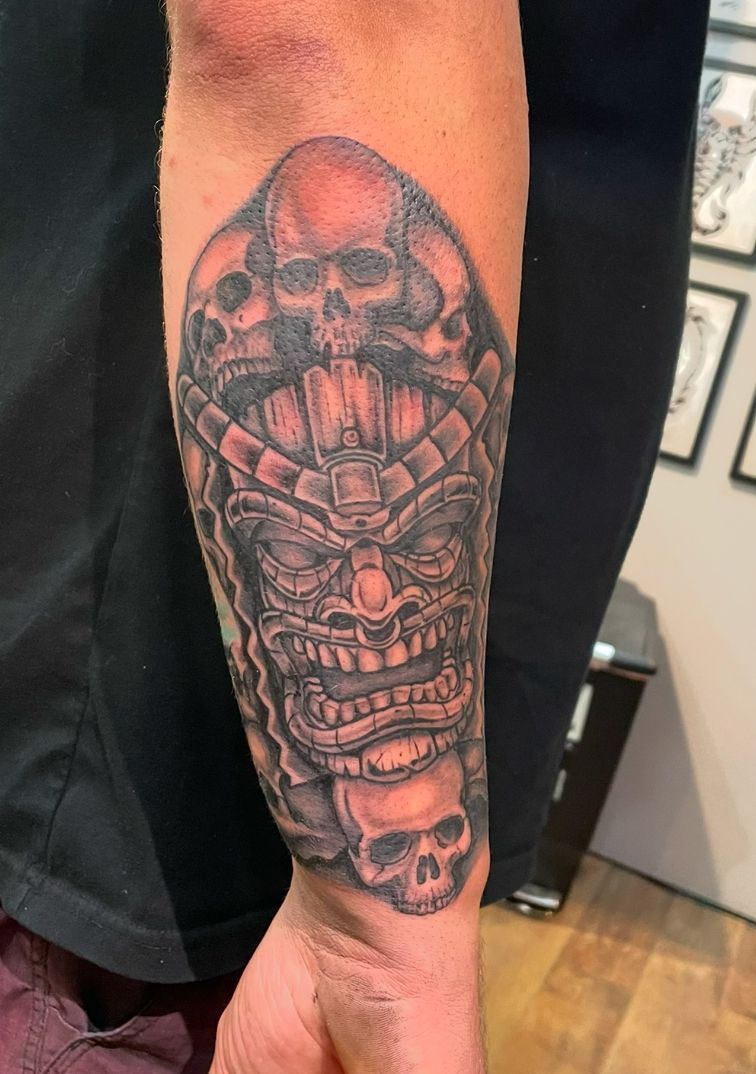 Tattoo-shop-Waikiki-near-me-Honolulu-tattoo-studio-custom-Hawaiian-Tattoo