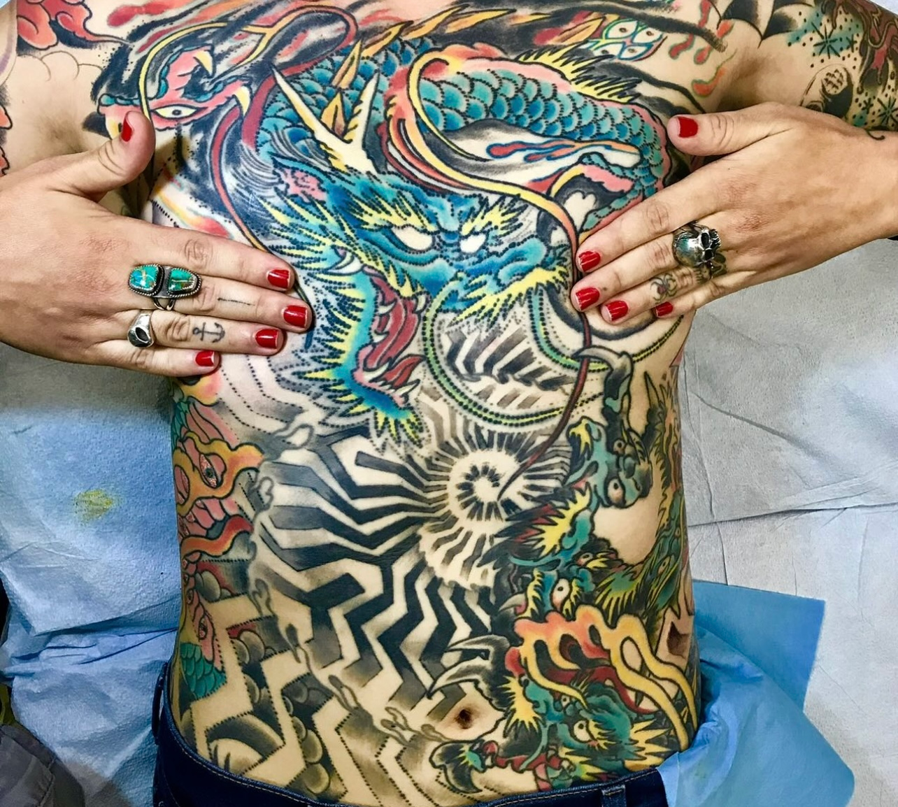 tattoo-shop-waikiki-tattoo-shop-honolulu-tattoo-near-me-waikiki-tattoo-studio-walk-in-tattoo-award-winning-tattoo-studio-traditional-tattoos-jap[1]