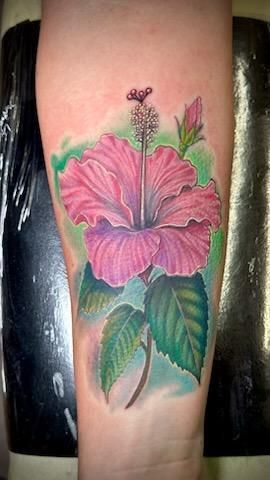 tattoo-waikiki-aloha-tattoo-hilton-hawaiian-village-best-tattoo-shop-near-me-Tim-Goodrich-color-realism-hibiscus-tattoo