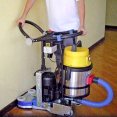 Lucidatura battiscopa legno