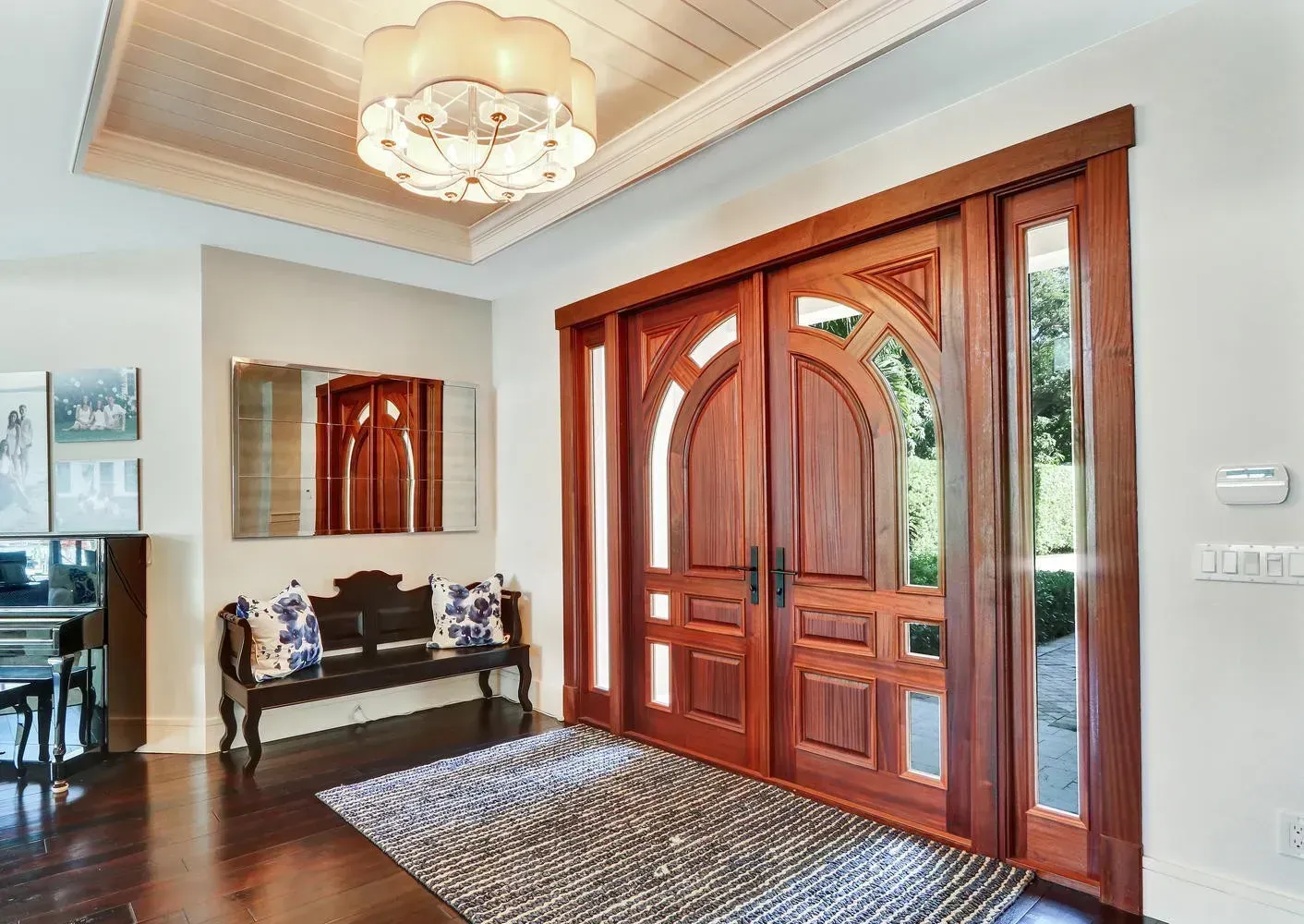 Beach house Living room Interior Design Lisa St. Amand Designs