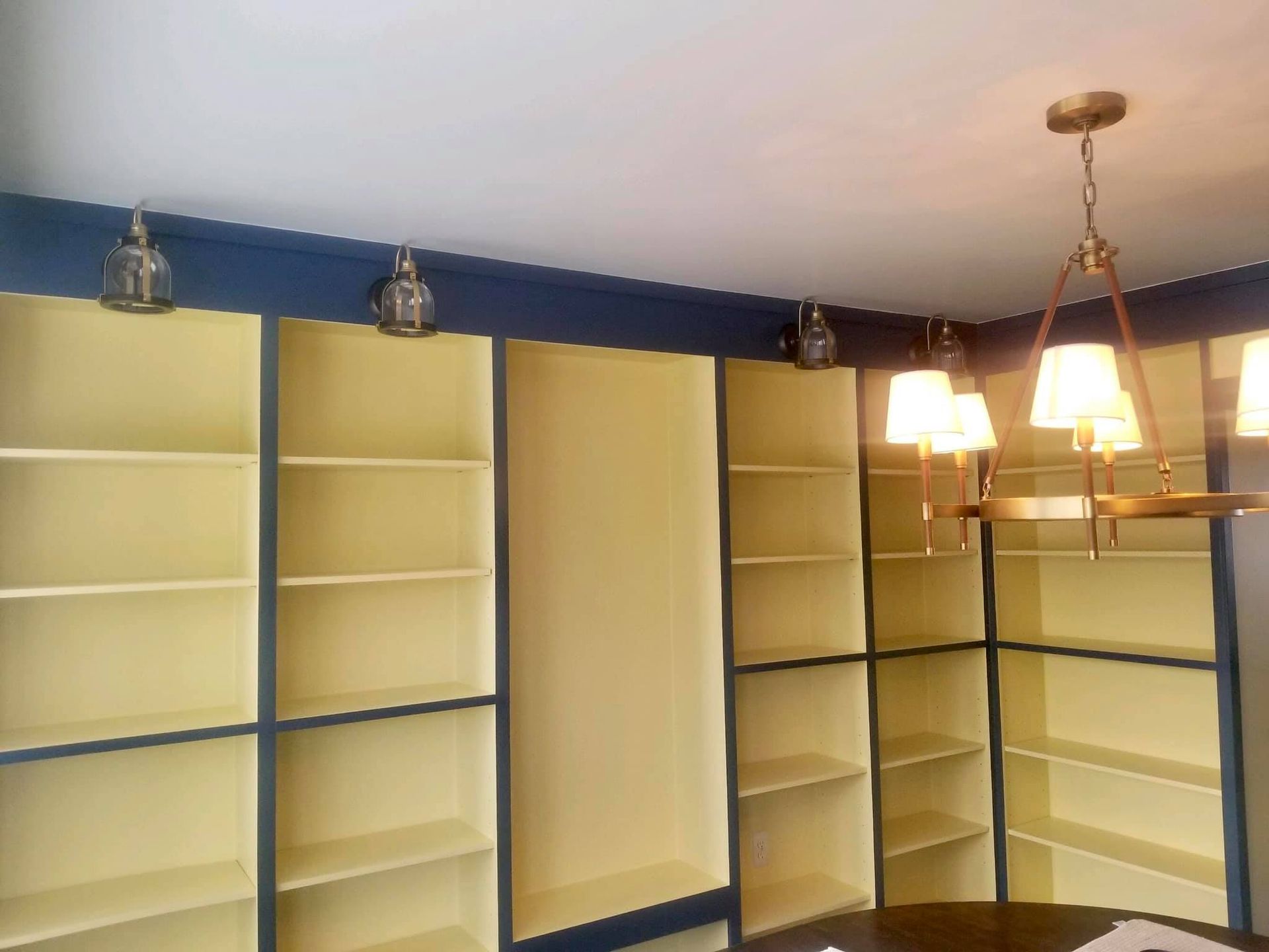 Construction of a staircase, wooden framework. View from above, with steps outlined and materials on floor.
