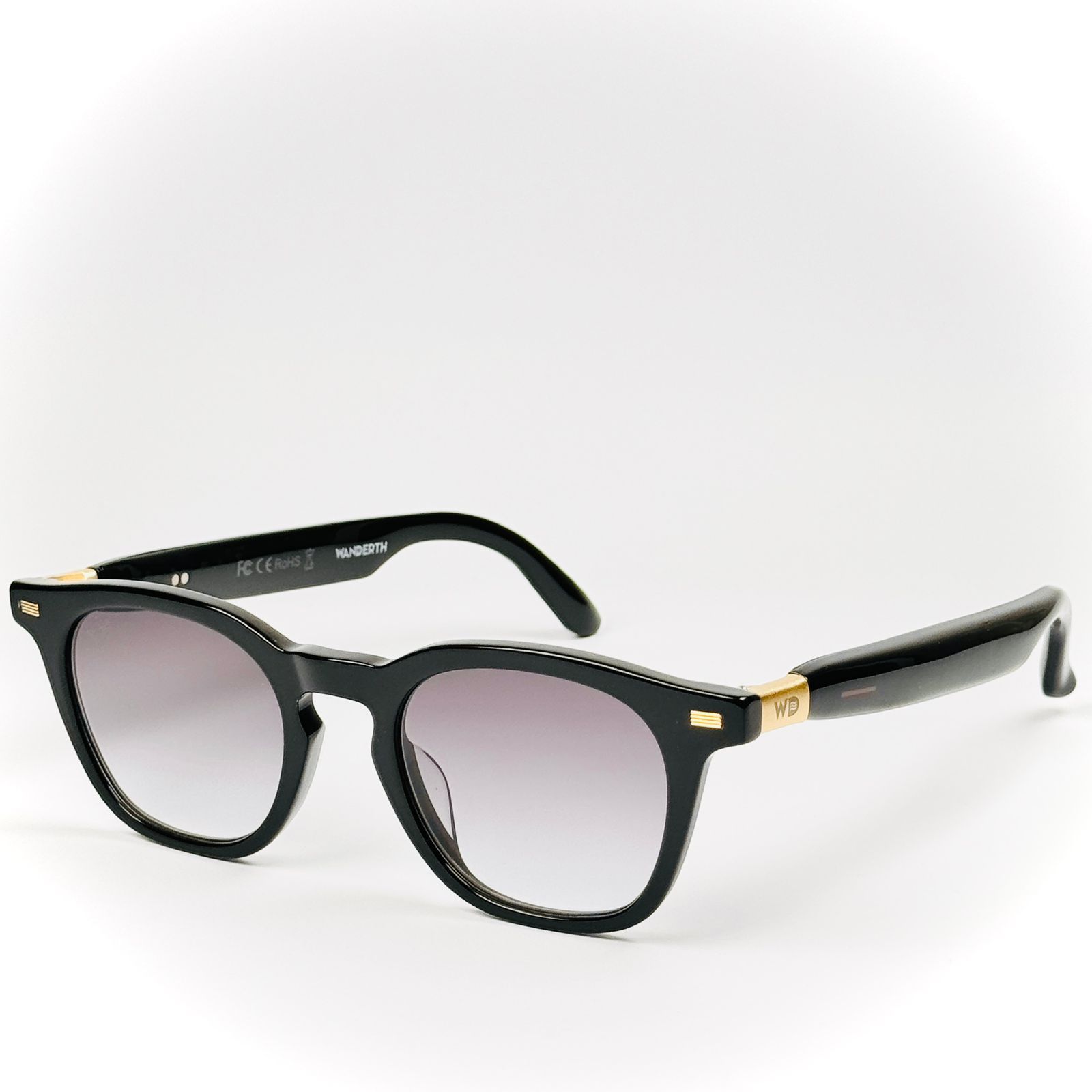 Gafas de sol de aviador con lentes amarillas y patillas negras.