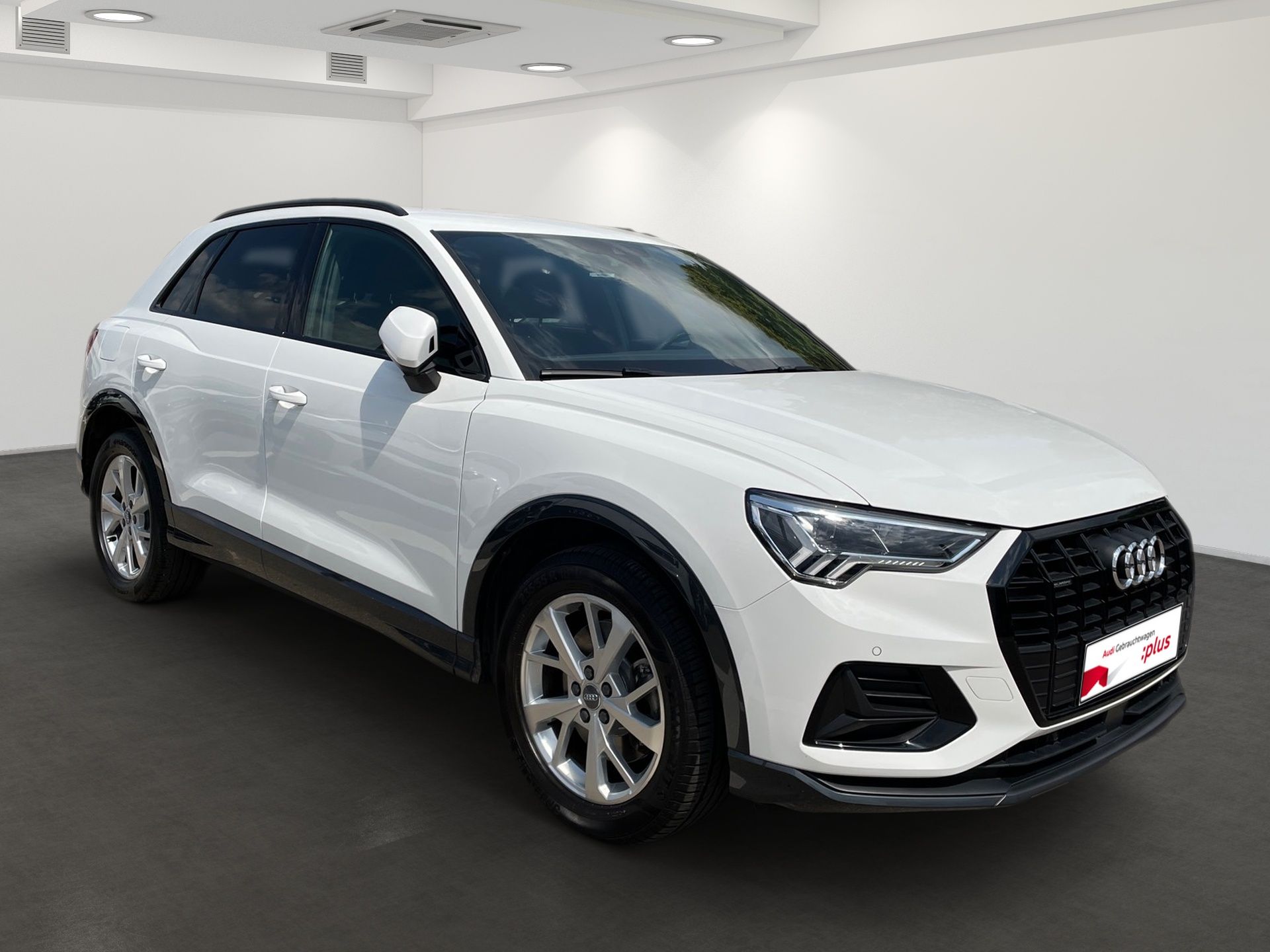 Fahrzeugfotografie: Audi vor digitalem Showroom