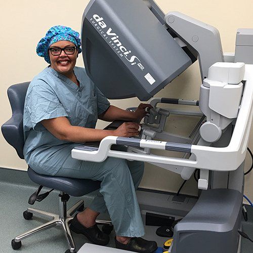 Dr. Thea Barton using the da Vinci robotic surgery machine