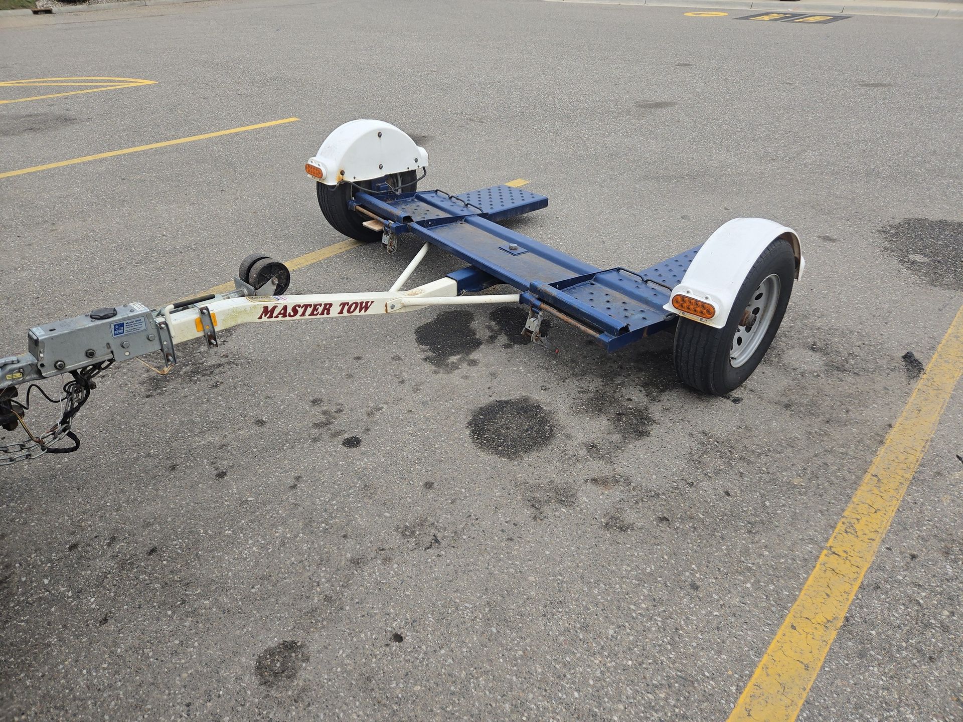 A trailer is sitting on the ground in a parking lot.