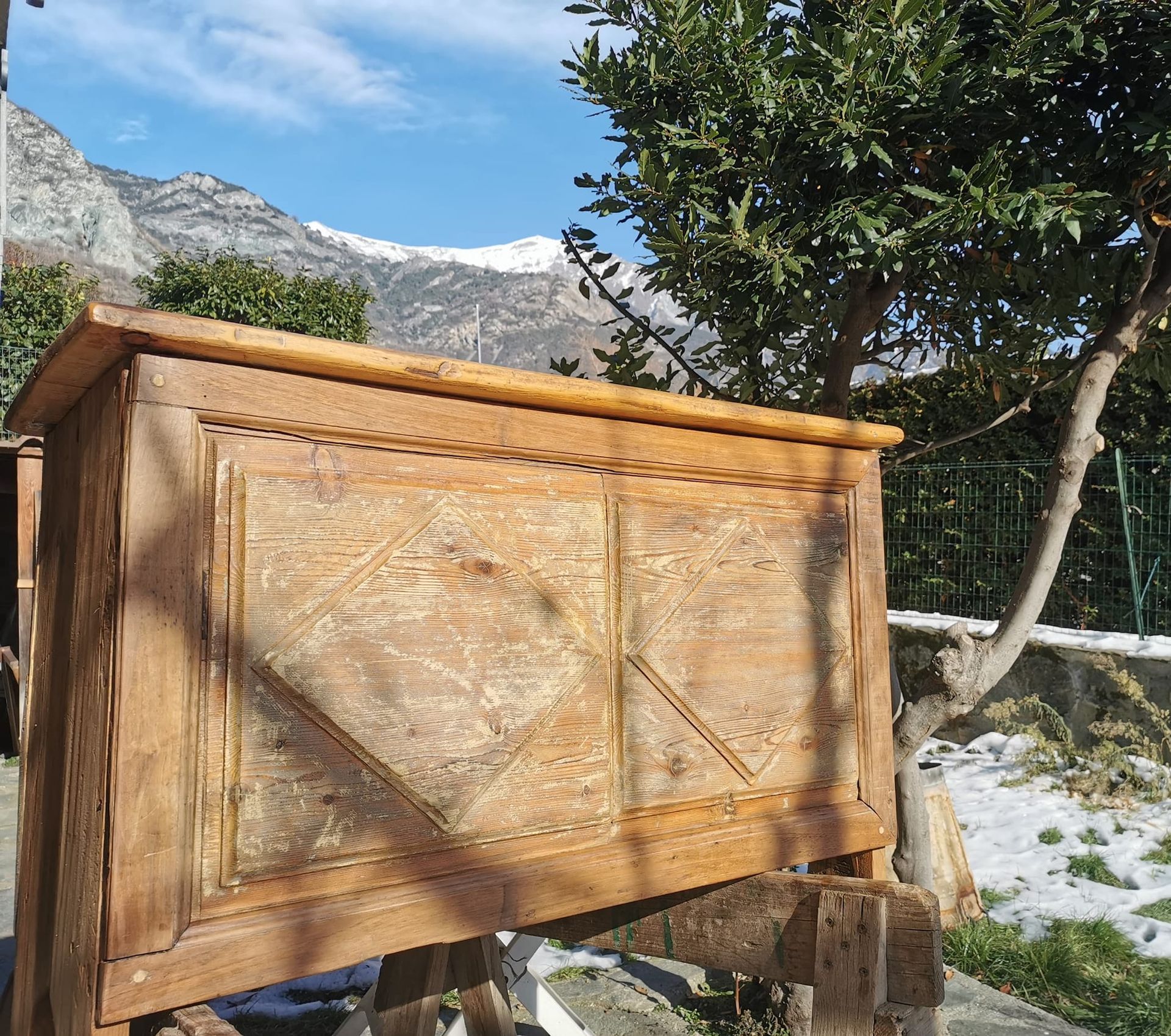 mobile in stile valdostano