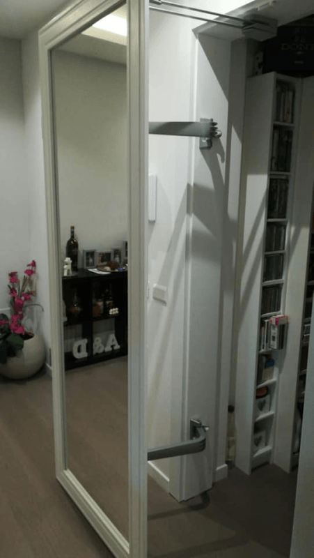 porta nascosta da specchio a Roma