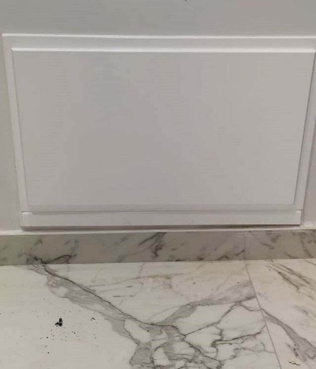 piccola porta bianca