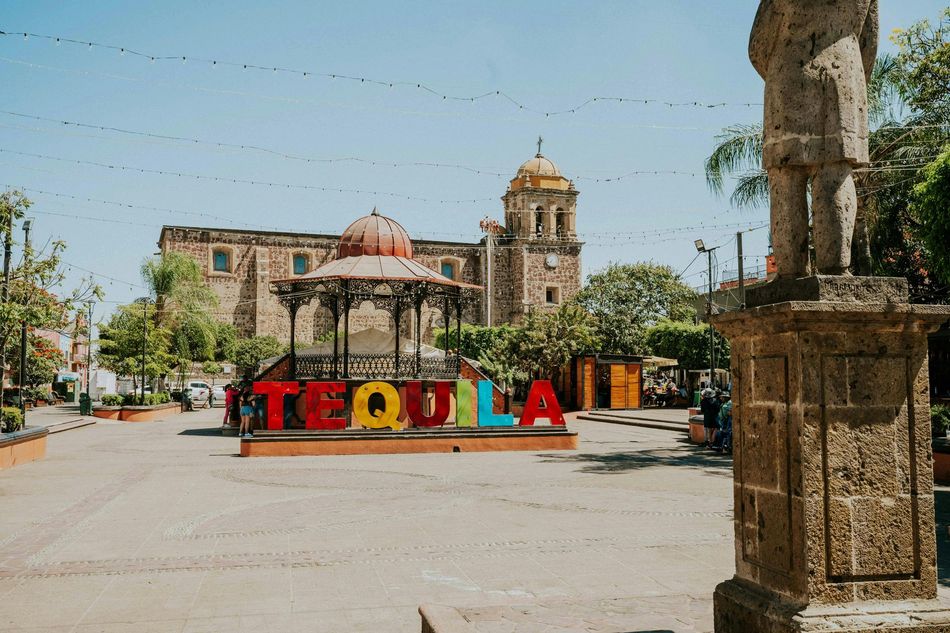 centro historico atraccion principal de tequila jalisco, letrero grande